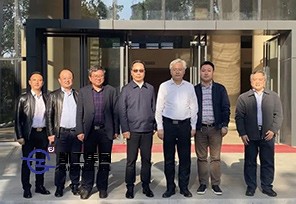 集團董事長攜上?；刎撠熑艘恍信c合肥通用機械研究院進行技術合作交流